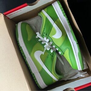 Nike Dunk “Chlorophyll” size 5.5y